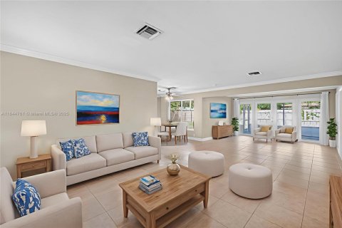 House in Lighthouse Point, Florida 3 bedrooms, 183.11 sq.m. № 1842421 - photo 7