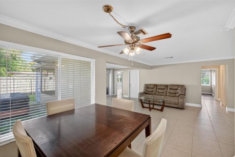 House in Lighthouse Point, Florida 3 bedrooms, 183.11 sq.m. № 1842421 - photo 16