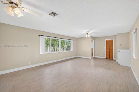 House in Lighthouse Point, Florida 3 bedrooms, 183.11 sq.m. № 1842421 - photo 25