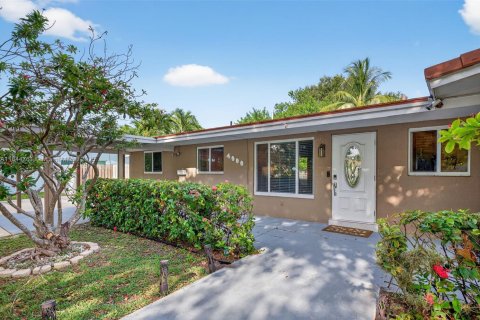 House in Lighthouse Point, Florida 3 bedrooms, 183.11 sq.m. № 1842421 - photo 3