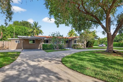 House in Lighthouse Point, Florida 3 bedrooms, 183.11 sq.m. № 1842421 - photo 1