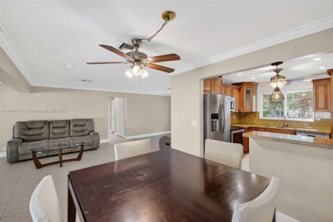 House in Lighthouse Point, Florida 3 bedrooms, 183.11 sq.m. № 1842421 - photo 15
