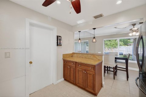 House in Lighthouse Point, Florida 3 bedrooms, 183.11 sq.m. № 1842421 - photo 21