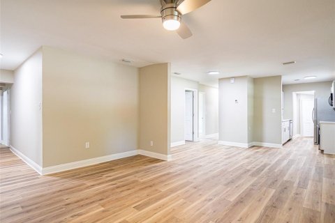 House in Daytona Beach, Florida 5 bedrooms, 168.34 sq.m. № 1747364 - photo 9