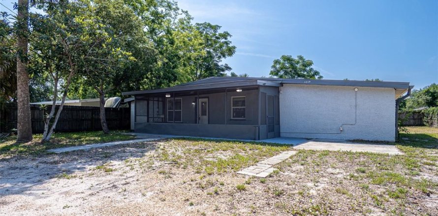 House in Daytona Beach, Florida 5 bedrooms, 168.34 sq.m. № 1747364