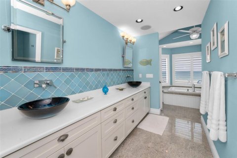 Купить виллу или дом в Мадейра - Бич, Флорида 15 комнат, 362.5м2, № 1762048 - фото 19