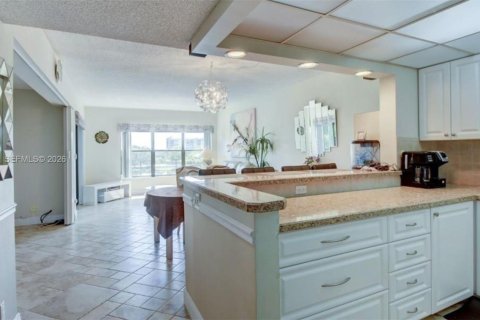 Copropriété à vendre à Pompano Beach, Floride: 2 chambres, 102.19 m2 № 2188304 - photo 6