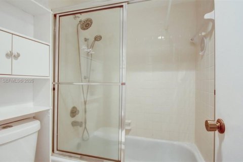 Copropriété à vendre à Pompano Beach, Floride: 2 chambres, 102.19 m2 № 2188304 - photo 9