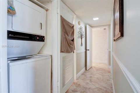 Copropriété à vendre à Pompano Beach, Floride: 2 chambres, 102.19 m2 № 2188304 - photo 11