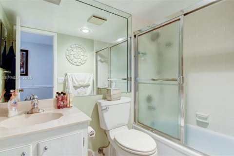 Copropriété à vendre à Pompano Beach, Floride: 2 chambres, 102.19 m2 № 2188304 - photo 12