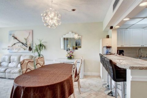 Copropriété à vendre à Pompano Beach, Floride: 2 chambres, 102.19 m2 № 2188304 - photo 4
