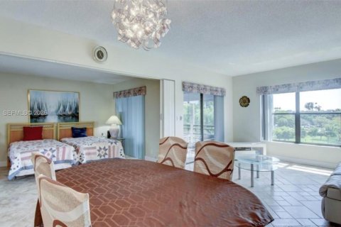 Copropriété à vendre à Pompano Beach, Floride: 2 chambres, 102.19 m2 № 2188304 - photo 3