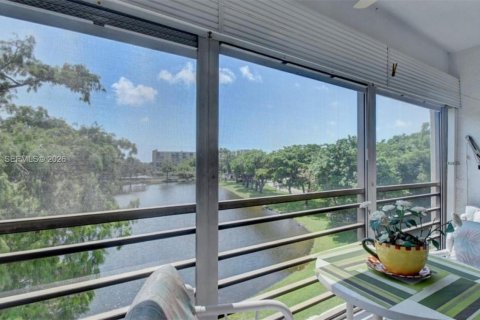 Copropriété à vendre à Pompano Beach, Floride: 2 chambres, 102.19 m2 № 2188304 - photo 16