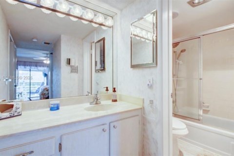 Copropriété à vendre à Pompano Beach, Floride: 2 chambres, 102.19 m2 № 2188304 - photo 10