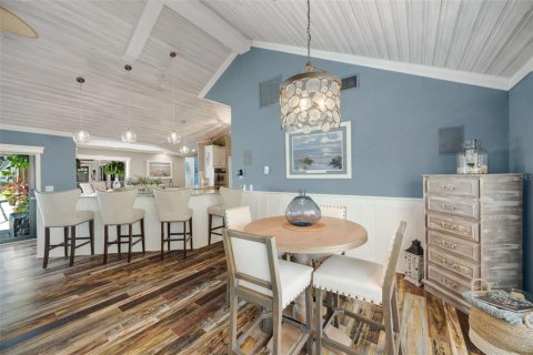House in Apollo Beach, Florida 4 bedrooms, 358.14 sq.m. № 1824442 - photo 13