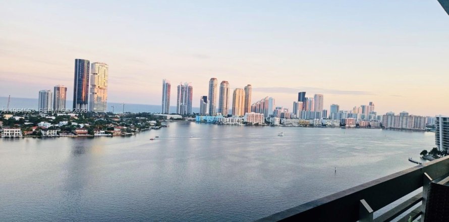 Condominio en Aventura, Florida, 3 dormitorios  № 2026308