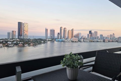 Condominio en alquiler en Aventura, Florida, 3 dormitorios, 157.38 m2 № 2026308 - foto 22
