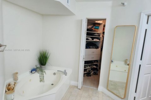 Condominio en alquiler en Aventura, Florida, 3 dormitorios, 157.38 m2 № 2026308 - foto 16