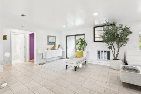 House in Belleair Beach, Florida 3 bedrooms, 272.58 sq.m. № 1732378 - photo 9