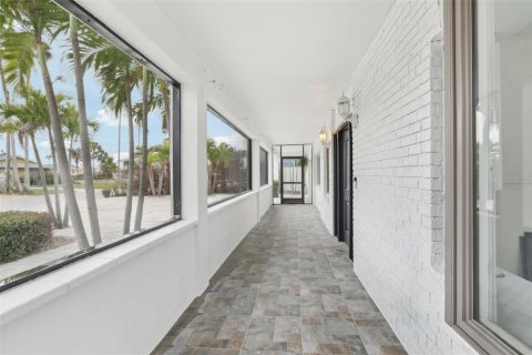 House in Belleair Beach, Florida 3 bedrooms, 272.58 sq.m. № 1732378 - photo 6