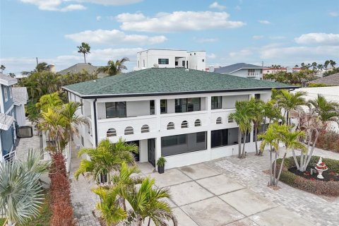 House in Belleair Beach, Florida 3 bedrooms, 272.58 sq.m. № 1732378 - photo 3