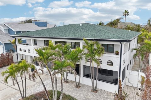 House in Belleair Beach, Florida 3 bedrooms, 272.58 sq.m. № 1732378 - photo 2