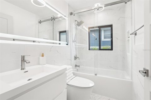 House in Belleair Beach, Florida 3 bedrooms, 272.58 sq.m. № 1732378 - photo 26