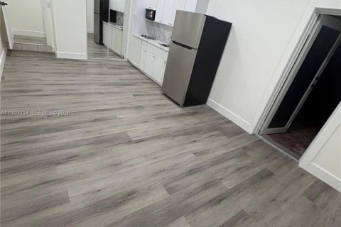 Immobilier commercial à Hialeah, Floride 1 chambre, 179.02 m2 № 2051554