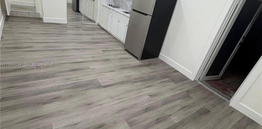 Immobilier commercial à Hialeah, Floride 1 chambre, 179.02 m2 № 2051554