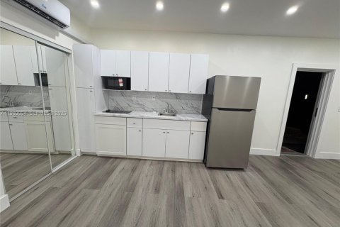 Immobilier commercial à louer à Hialeah, Floride: 1 chambre, 179.02 m2 № 2051554 - photo 3