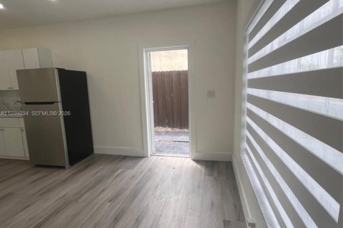 Снять в аренду коммерческую недвижимость в Хайалиа, Флорида 1 спальня, 179.02м2, № 2051554 - фото 8