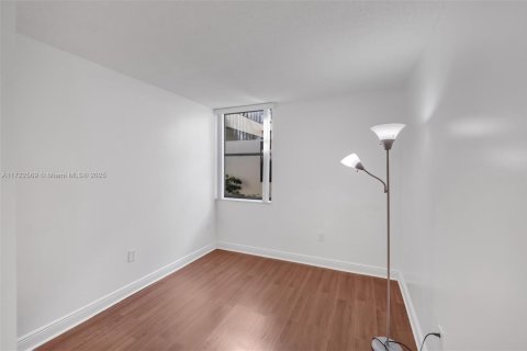 Condominio en venta en Aventura, Florida, 3 dormitorios, 123.56 m2 № 1474825 - foto 18