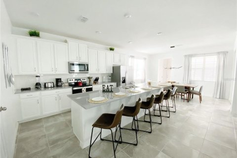 Villa ou maison à vendre à Kissimmee, Floride: 6 chambres, 277.5 m2 № 1565872 - photo 4