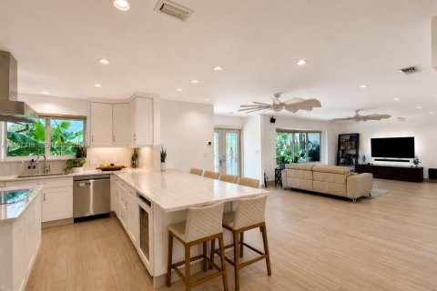 Casa en venta en Fort Lauderdale, Florida, 4 dormitorios, 206.24 m2 № 2359821 - foto 6