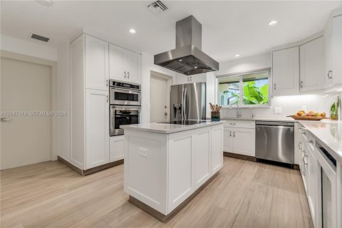 Casa en venta en Fort Lauderdale, Florida, 4 dormitorios, 206.24 m2 № 2359821 - foto 3