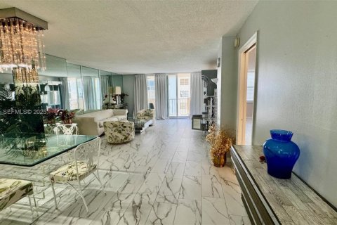 Condominio en alquiler en Hallandale Beach, Florida, 1 dormitorio, 120.77 m2 № 1992784 - foto 5