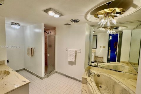 Condominio en alquiler en Hallandale Beach, Florida, 1 dormitorio, 120.77 m2 № 1992784 - foto 28
