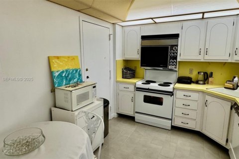 Condominio en alquiler en Hallandale Beach, Florida, 1 dormitorio, 120.77 m2 № 1992784 - foto 18