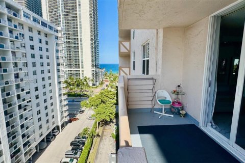 Condominio en alquiler en Hallandale Beach, Florida, 1 dormitorio, 120.77 m2 № 1992784 - foto 13