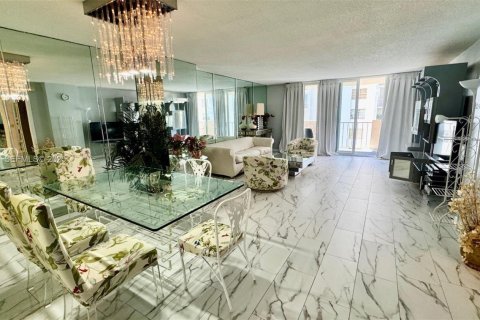 Condominio en alquiler en Hallandale Beach, Florida, 1 dormitorio, 120.77 m2 № 1992784 - foto 4