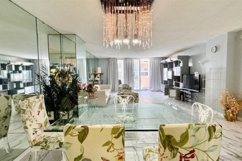 Condominio en alquiler en Hallandale Beach, Florida, 1 dormitorio, 120.77 m2 № 1992784 - foto 3