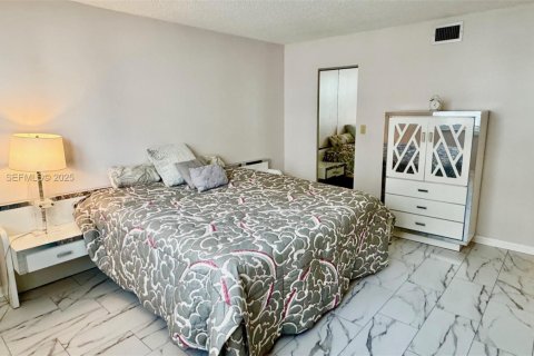 Condominio en alquiler en Hallandale Beach, Florida, 1 dormitorio, 120.77 m2 № 1992784 - foto 24