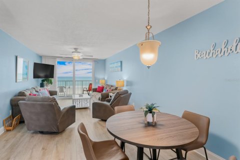 Condo in Indian Shores, Florida, 2 bedrooms  № 1686589 - photo 23