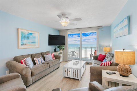 Condo in Indian Shores, Florida, 2 bedrooms  № 1686589 - photo 24