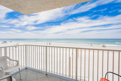 Condo in Indian Shores, Florida, 2 bedrooms  № 1686589 - photo 1