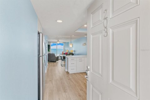 Condo in Indian Shores, Florida, 2 bedrooms  № 1686589 - photo 18