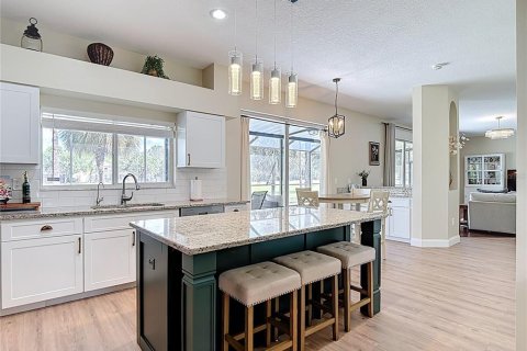 Casa en venta en Tampa, Florida, 4 dormitorios, 299.05 m2 № 1746356 - foto 16