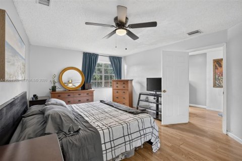 House in Pembroke Pines, Florida 4 bedrooms, 211.45 sq.m. № 2265397 - photo 26
