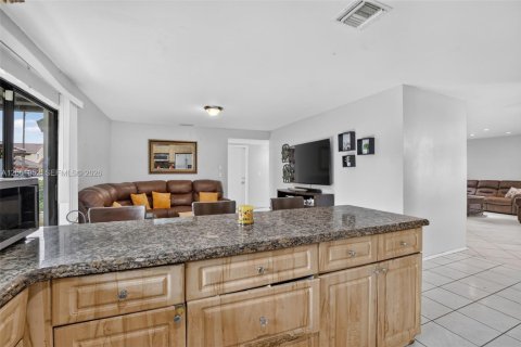 House in Pembroke Pines, Florida 4 bedrooms, 211.45 sq.m. № 2265397 - photo 14