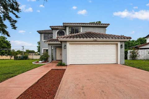 House in Pembroke Pines, Florida 4 bedrooms, 211.45 sq.m. № 2265397 - photo 2